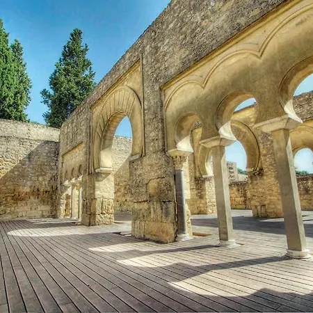 Apartamento Con Patio En El Casco Historico Apartment *